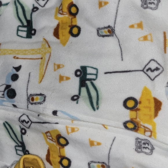 Carter's 3 month sleeper - Picture 3 of 3